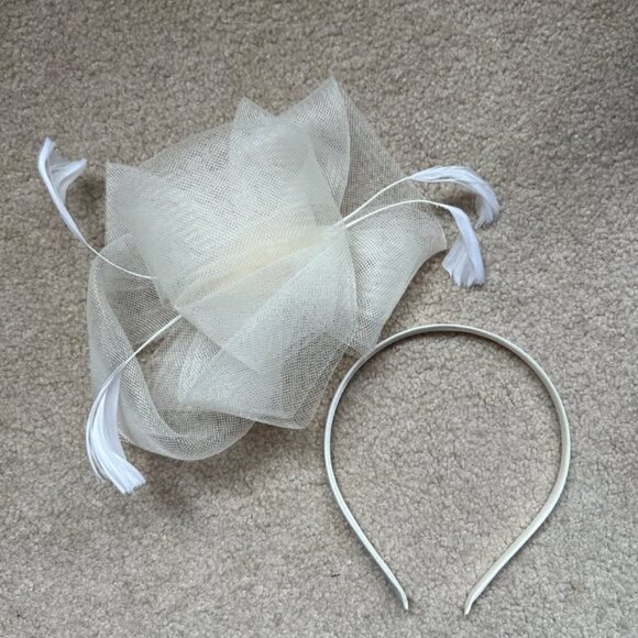 Fascinator Headpiece for Special Occasions - Picture 7 of 10